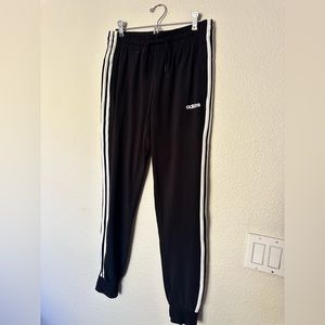 Adidas Women’s jogger sweatpants small